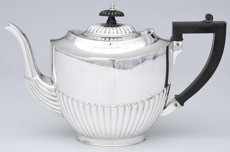 P1L1 (Silverplate, Hollowware) Teapot
