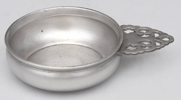 P94 (Pewter, Hollowware) 4" Porringer