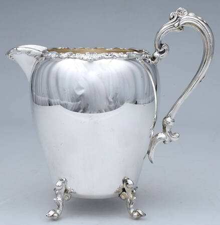 Silverplate Hollowware 64 Oz Ice Lip Water Pitcher