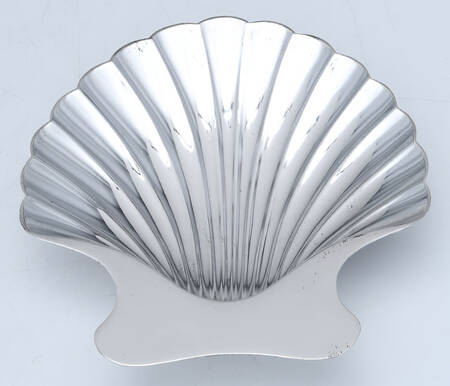 22479 (Sterling, Hollowware) 5" Shell Shape Bon Bon