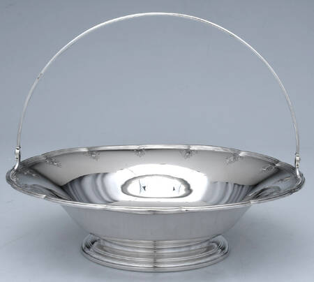 19021A (Sterling, Hollowware) 10" Round Handled Pedestal Basket