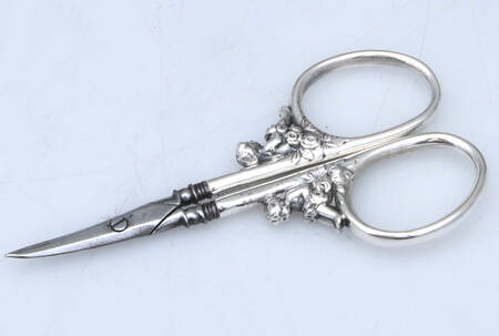 TIS113 (Sterling, Hollowware) Manicure Scissors