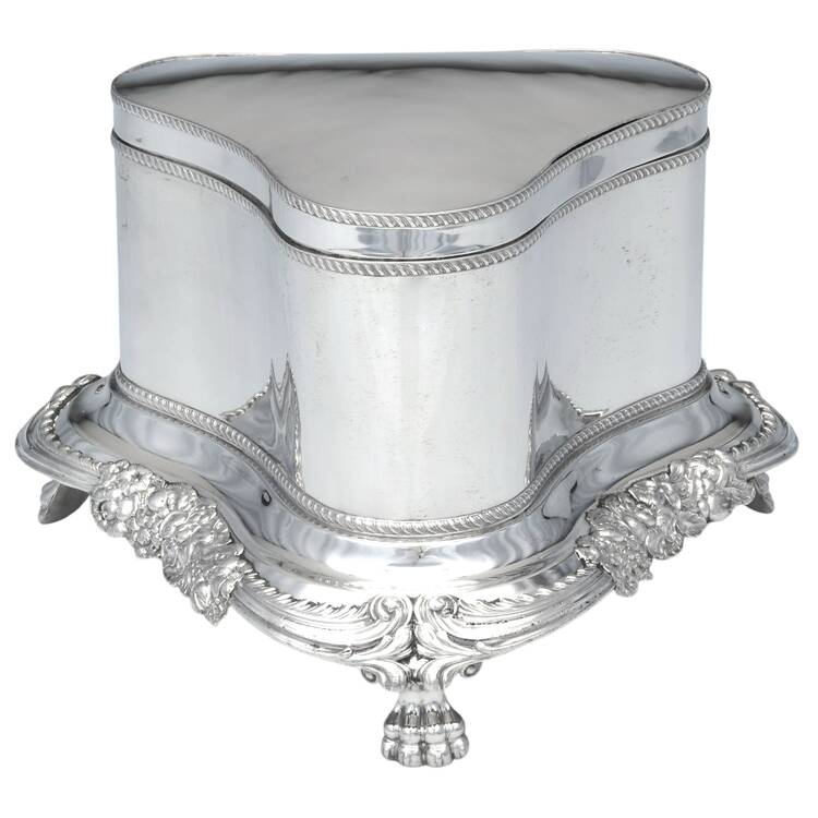UNH40 (Silverplate, Hollowware) Biscuit Box with Hinged Lid