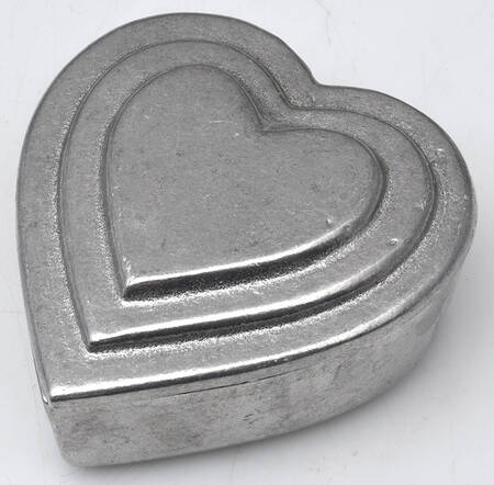 Armetale Hollowware (Non-Silver) 3" Heart Box with Lid
