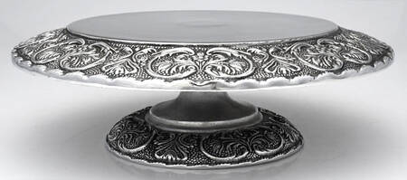 William & Mary (Armetale, Hollowware Footed Cake Plate