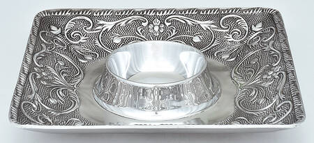 William & Mary (Armetale, Hollowware Small 1 Piece Chip & Dip Set