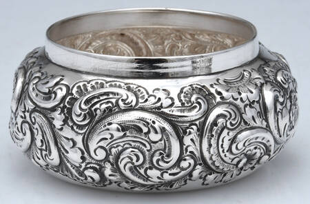 Repousse (Sterling, Hollowware) Solid Powder Box No Lid