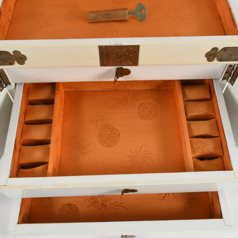 Chinese Cream Wood and Brass Jewelry Box with Lock and Key-7