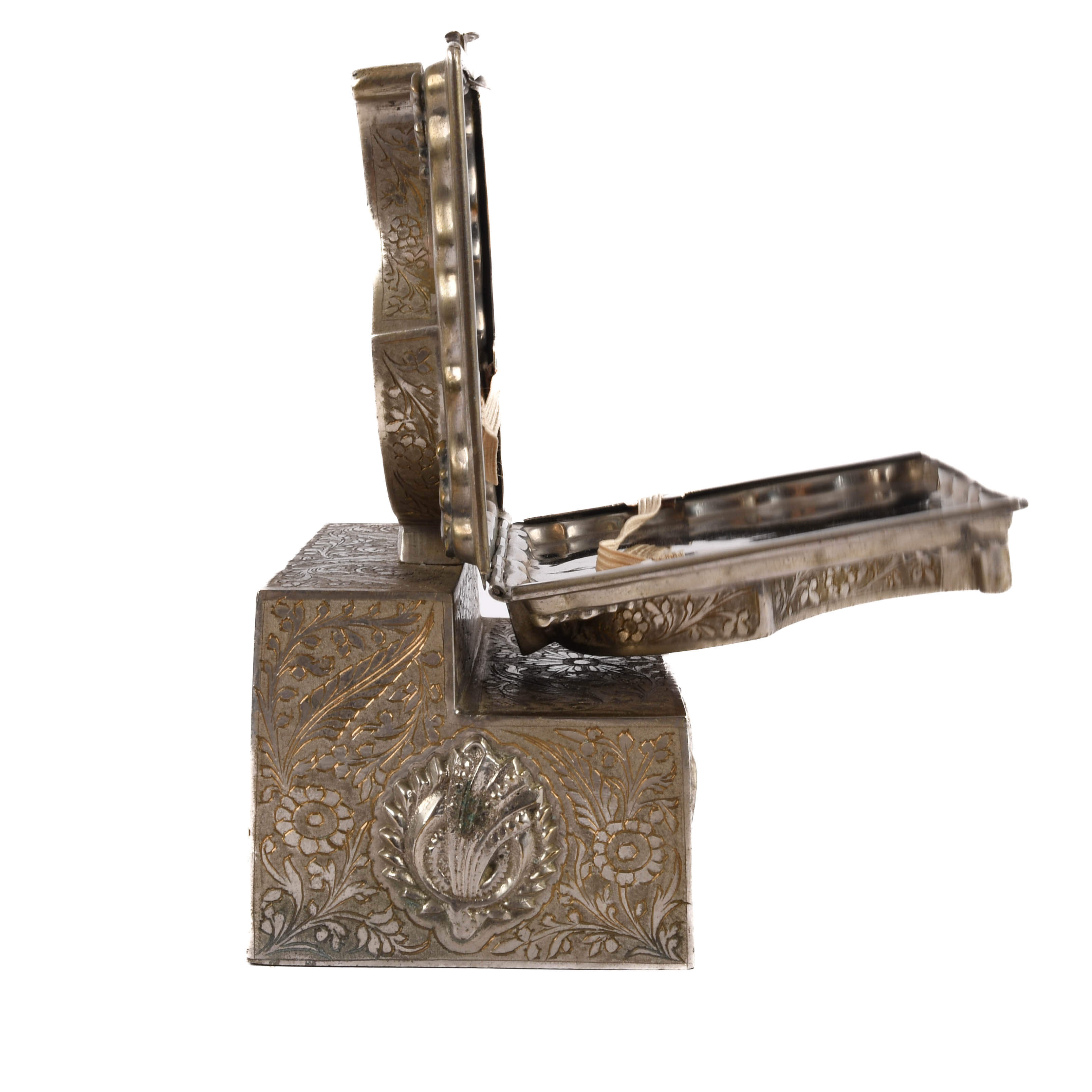 Thrones Figural Music Note Design Cigarette Music Box-5