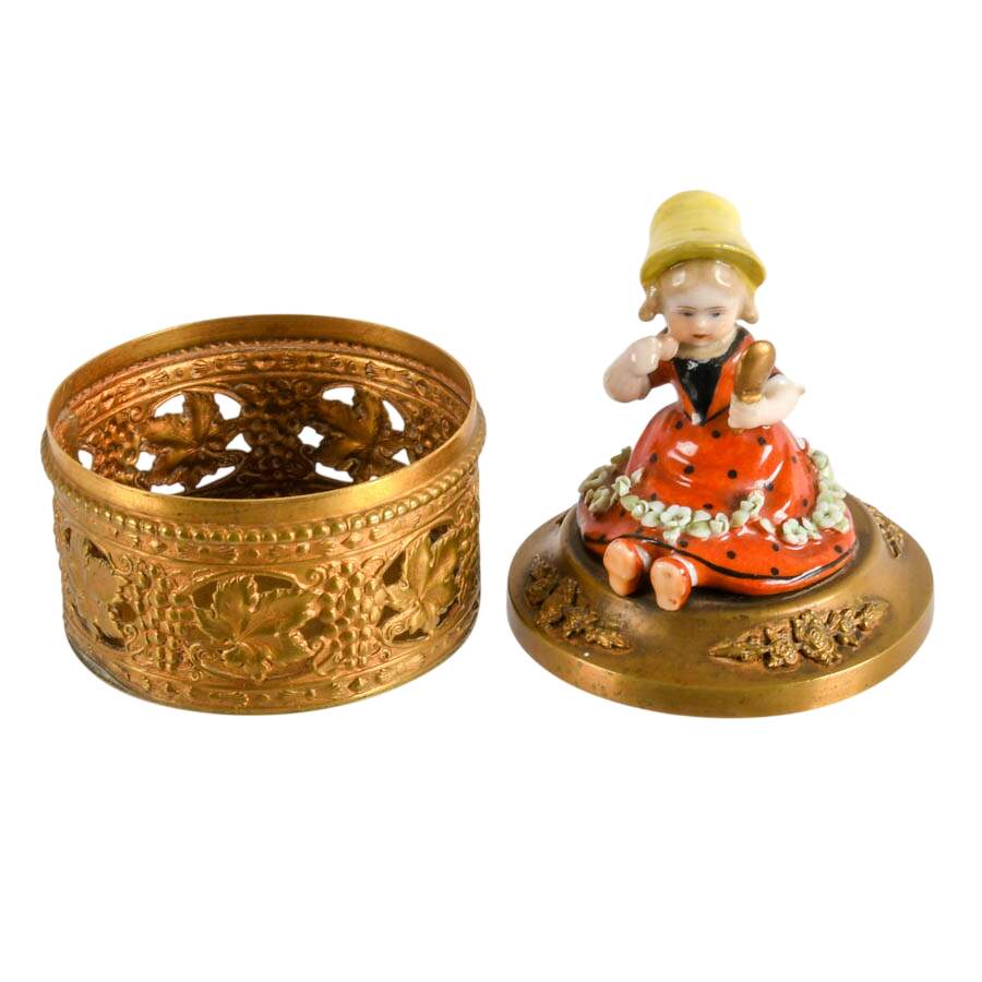 Trio of Porcelain Trinket Boxes-8