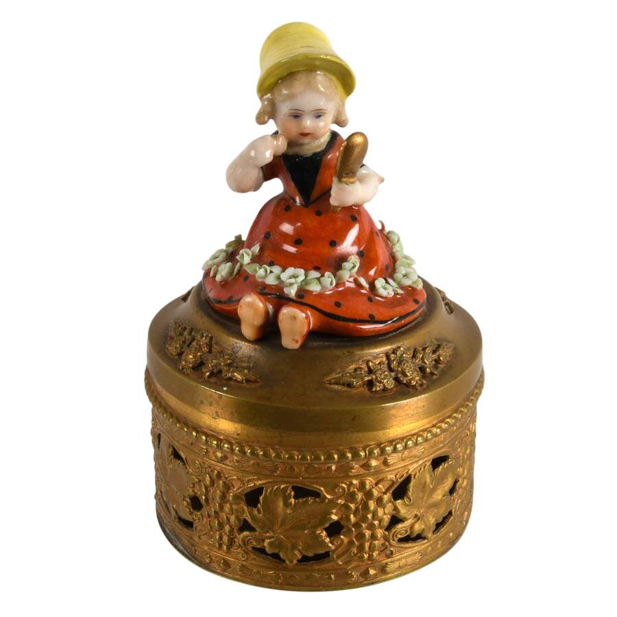 Trio of Porcelain Trinket Boxes-7