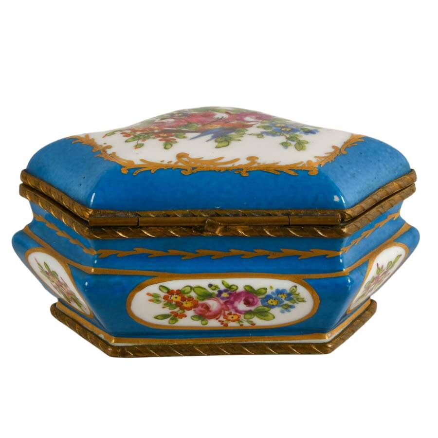 Sèvres-Style Hand-Painted French Porcelain Trinket Box with Bird Design-4
