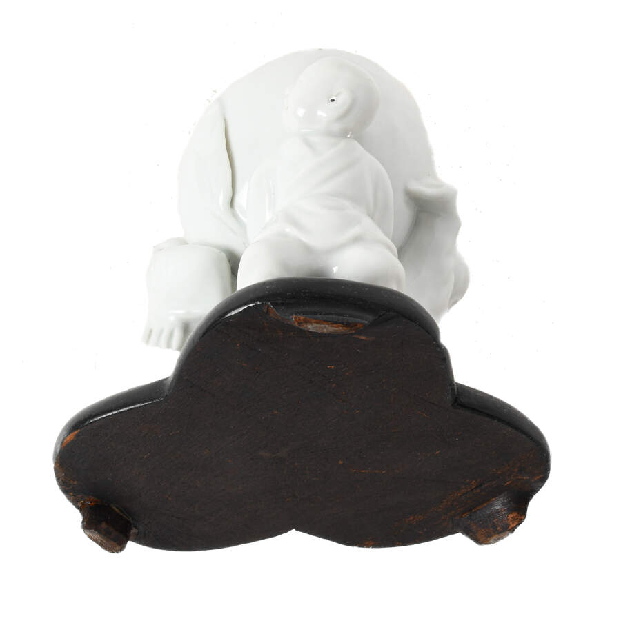 Chinese Blanc De Chine Three Children Carrying a Peach Porcelain Statue-5