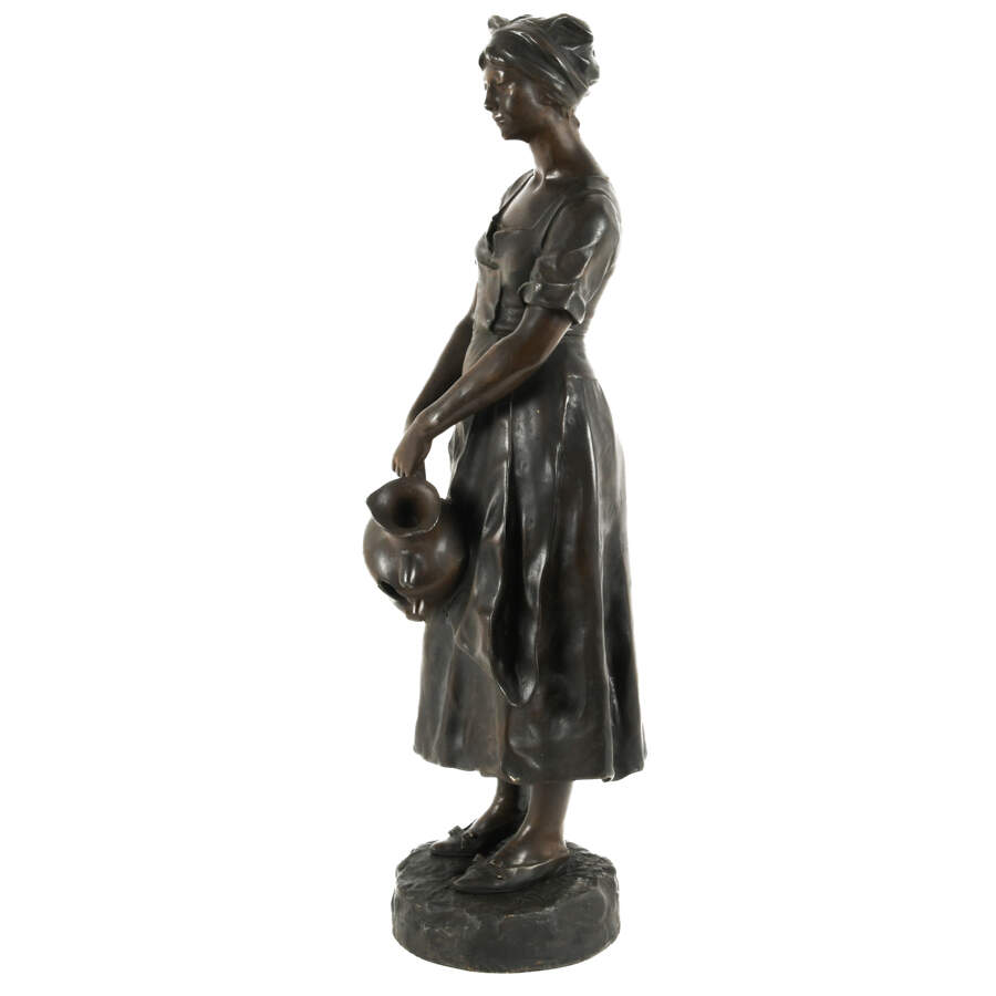 Metal Signature A Guilber Valere Statue-2