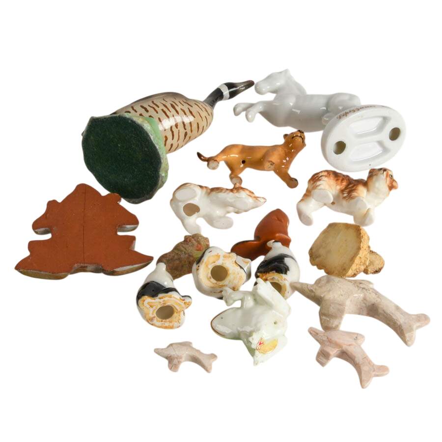 A Collection of Sixteen-Piece Miniature Zoo Animal Figurines-11