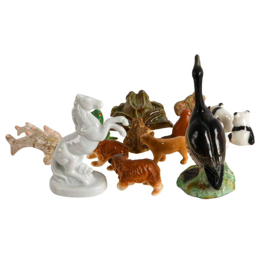 A Collection of Sixteen-Piece Miniature Zoo Animal Figurines-8