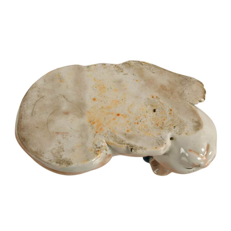 Japanese Kutani-Ware Style Porcelain Sleeping Cat Figure-8