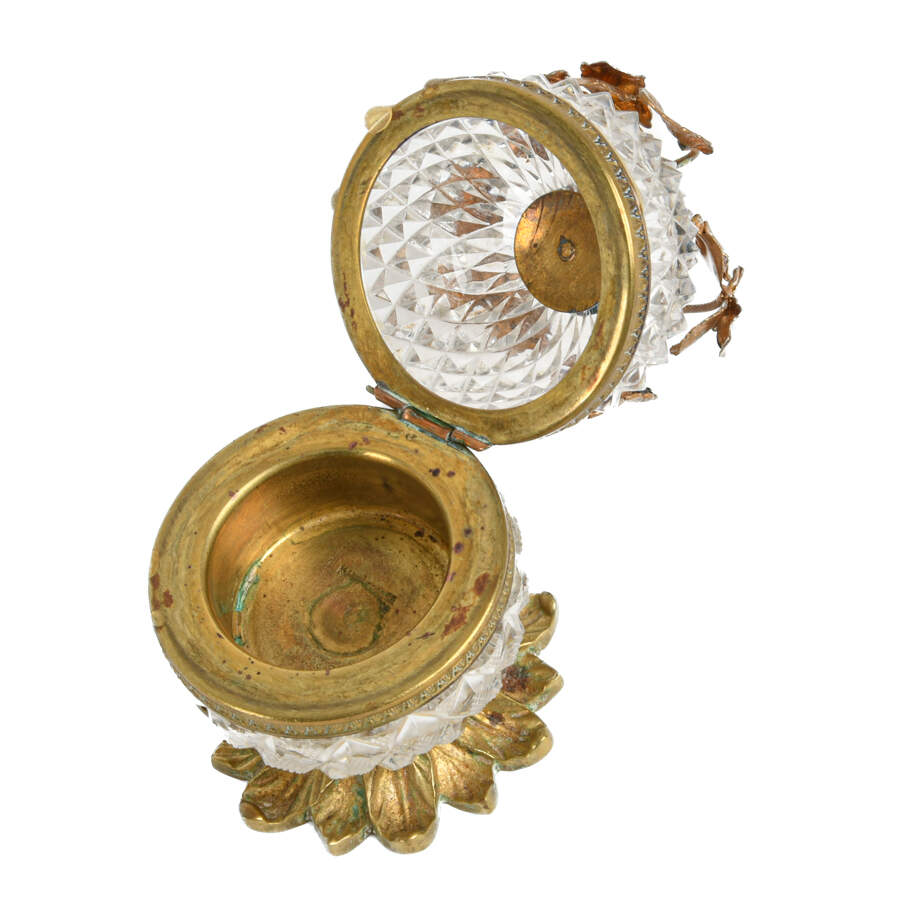 Opulent Ignition Crystal Table Lighter-4