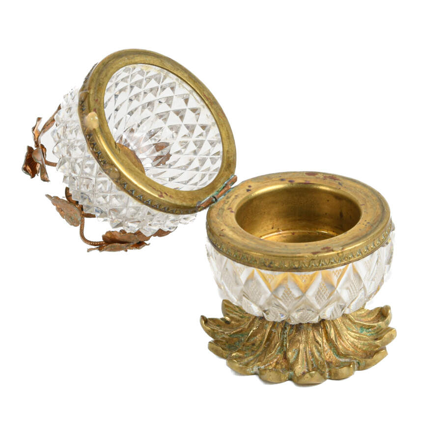 Opulent Ignition Crystal Table Lighter-3