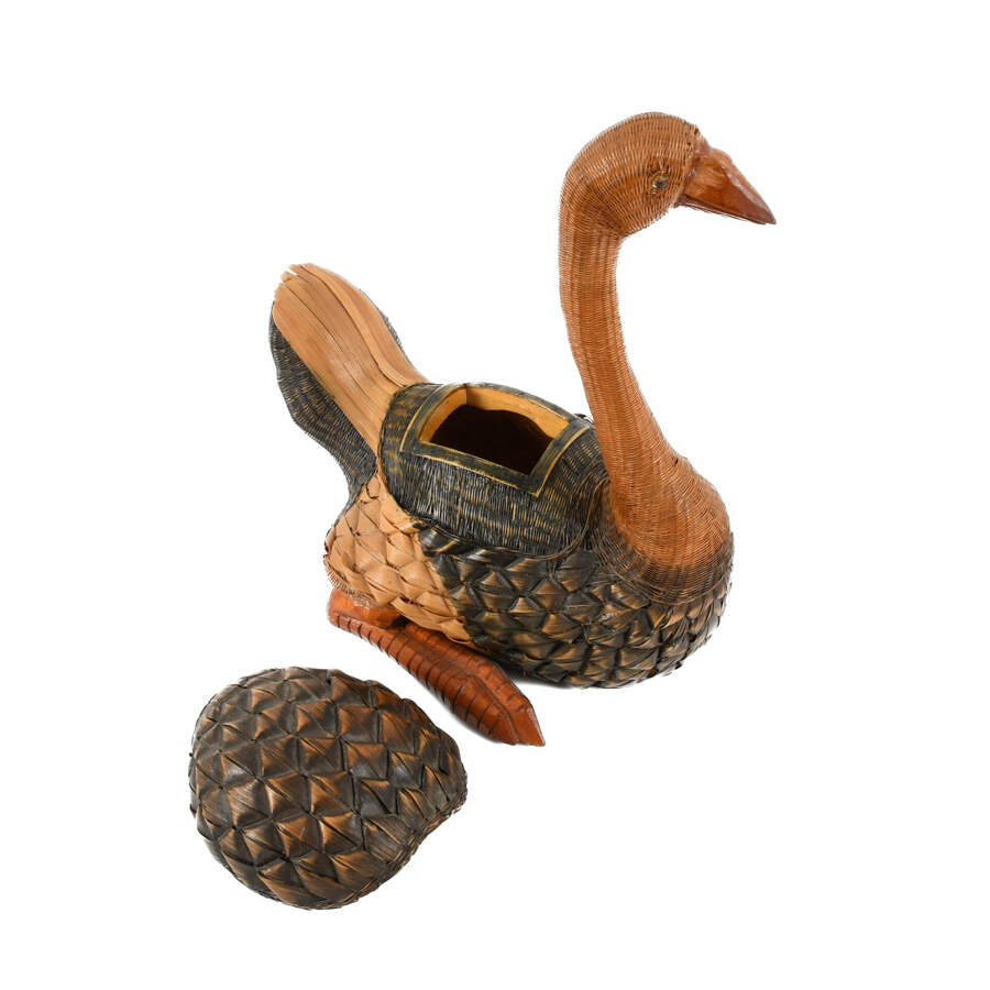 Mid-Century Modern Rattan Zhejiang Handicraft Goose Basket-6