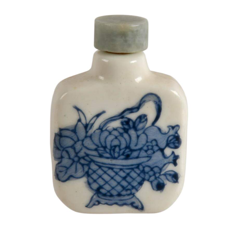 Collection of Four Chinese Snuff Bottles-6