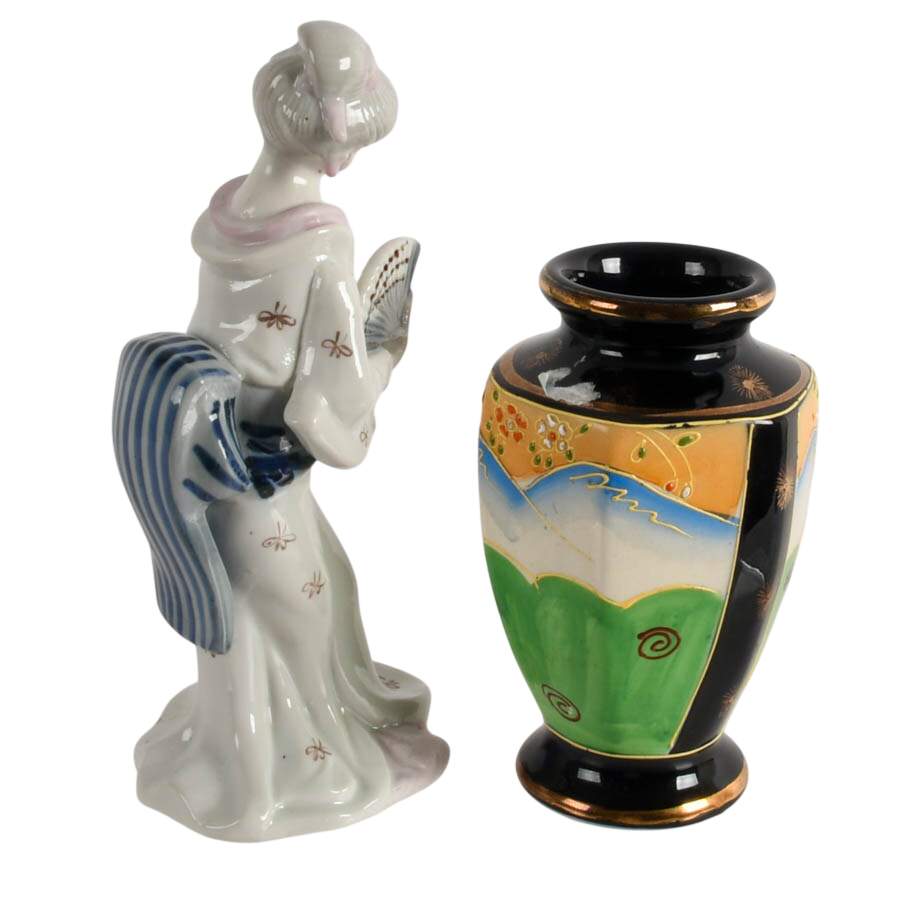 Pair of Japanese Porcelain Items-4