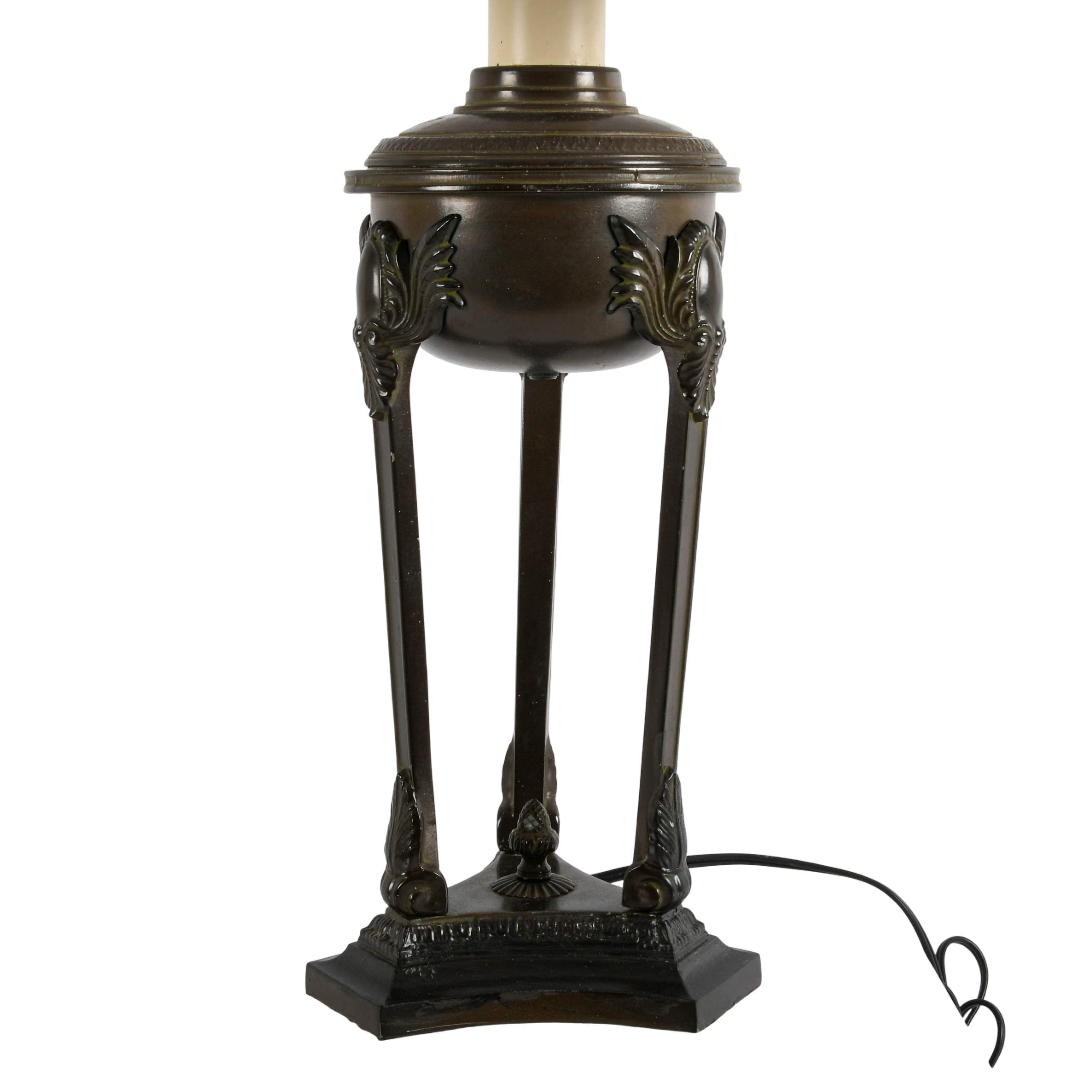 Classical Cast Metal Table Lamp-4