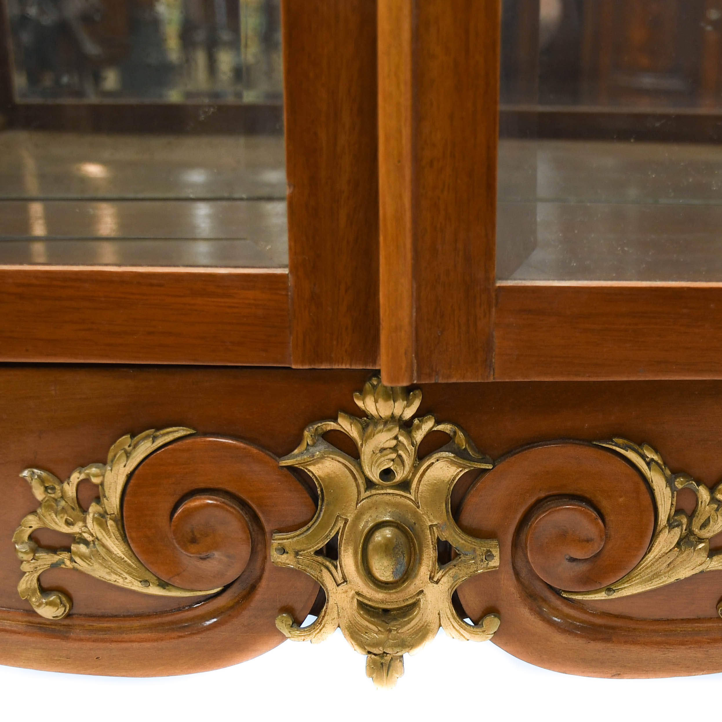 Louis XVI-Style Cherub Marquetry Vitrine Cabinet-6