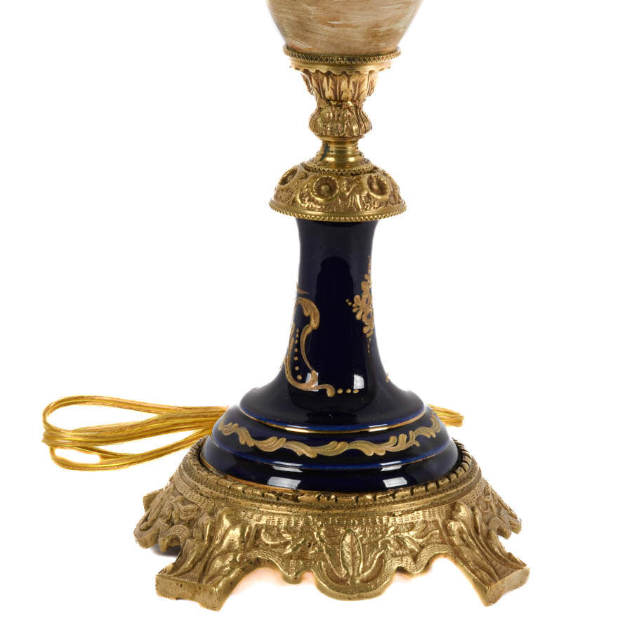 Sèvres-Style Handled Urn Courtly Lovers Table Lamp-3