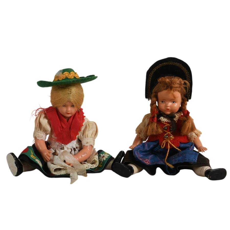 Six Vintage Around the World Travel Dolls-8