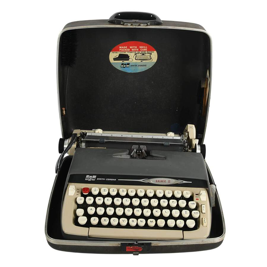 Portable Smith Corona Galaxie Typewriter with Case-1
