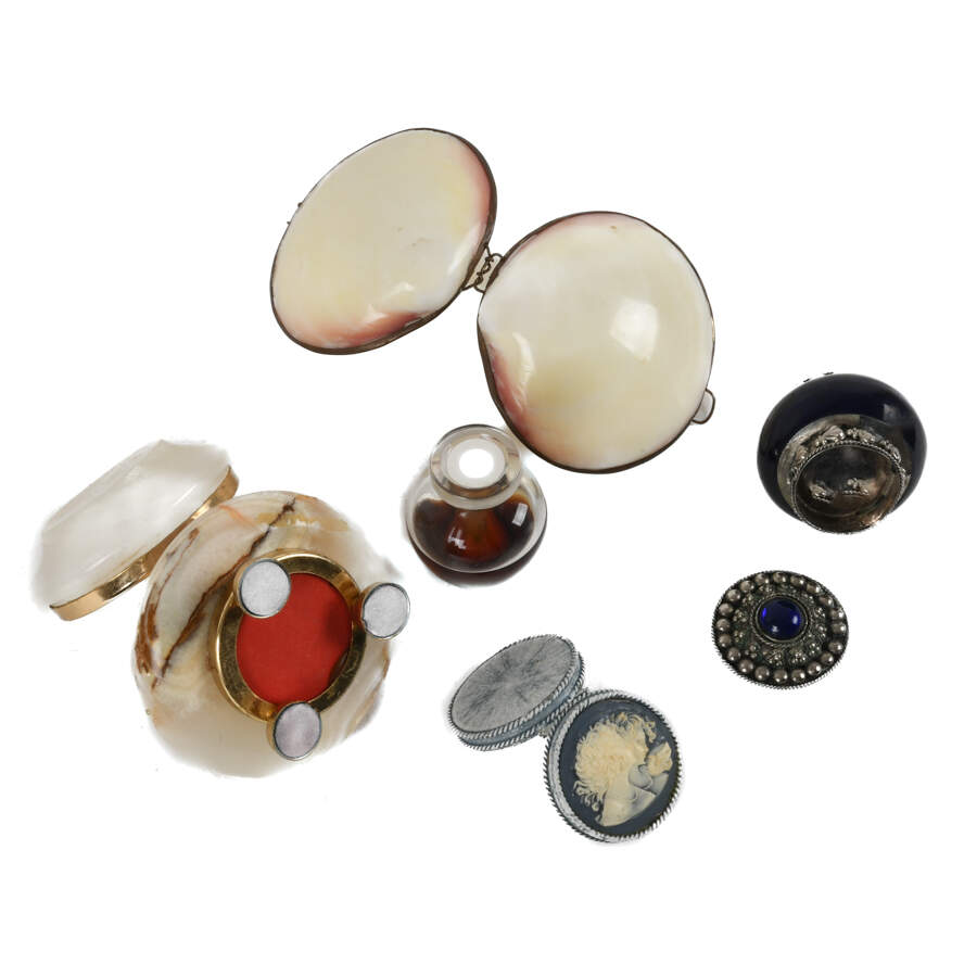 Lot of Five Ladies Vanity Items-10