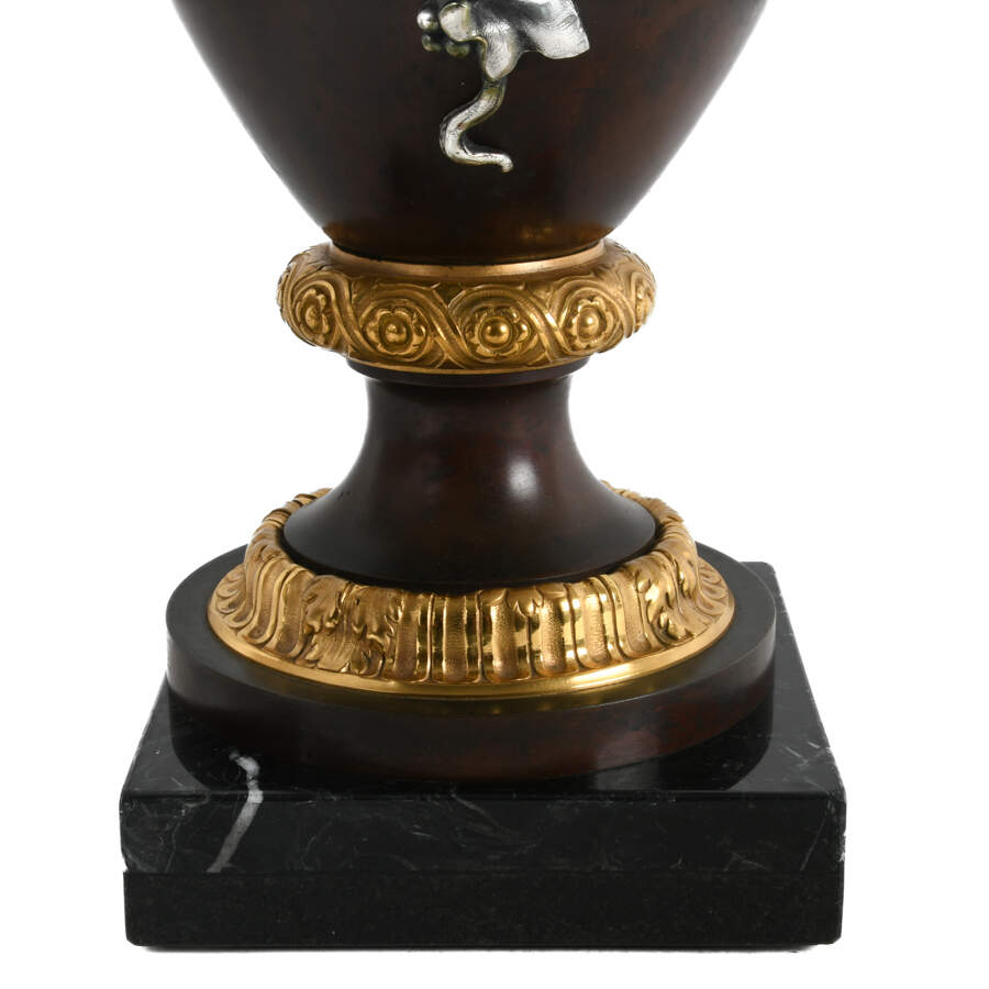 Antique 19th Century Pair of Bronze Urns on Marble Bases-7