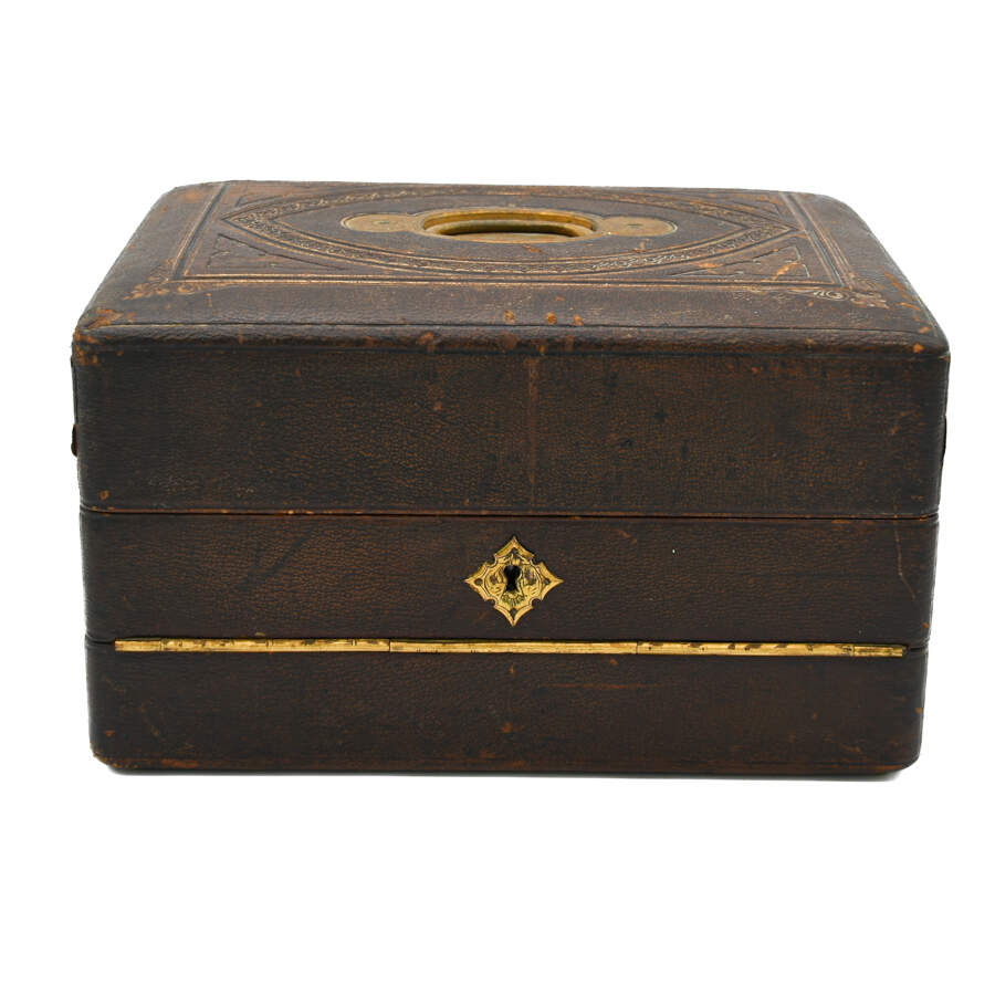Antique 19th-Century Wooden Vanity Set-1
