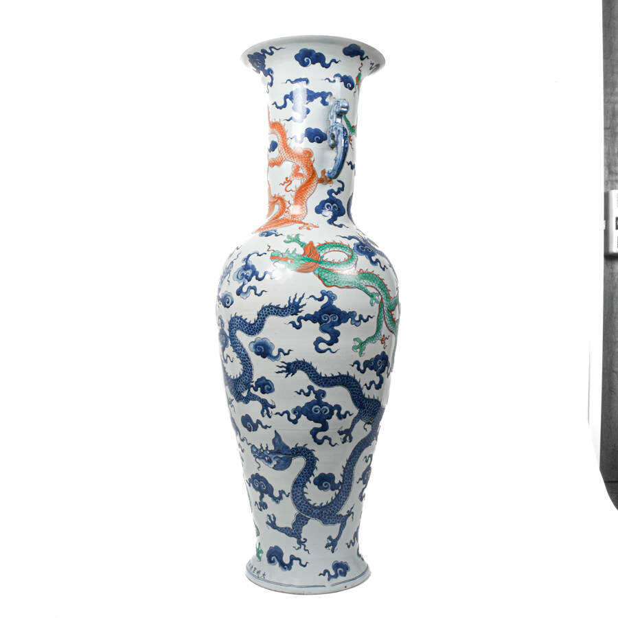 Monumental Chinese Vase Decorated with Dragons-8