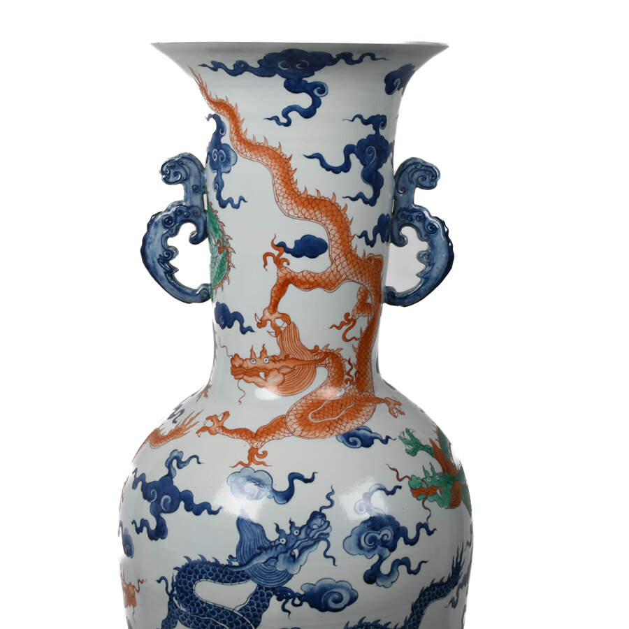 Monumental Chinese Vase Decorated with Dragons-2
