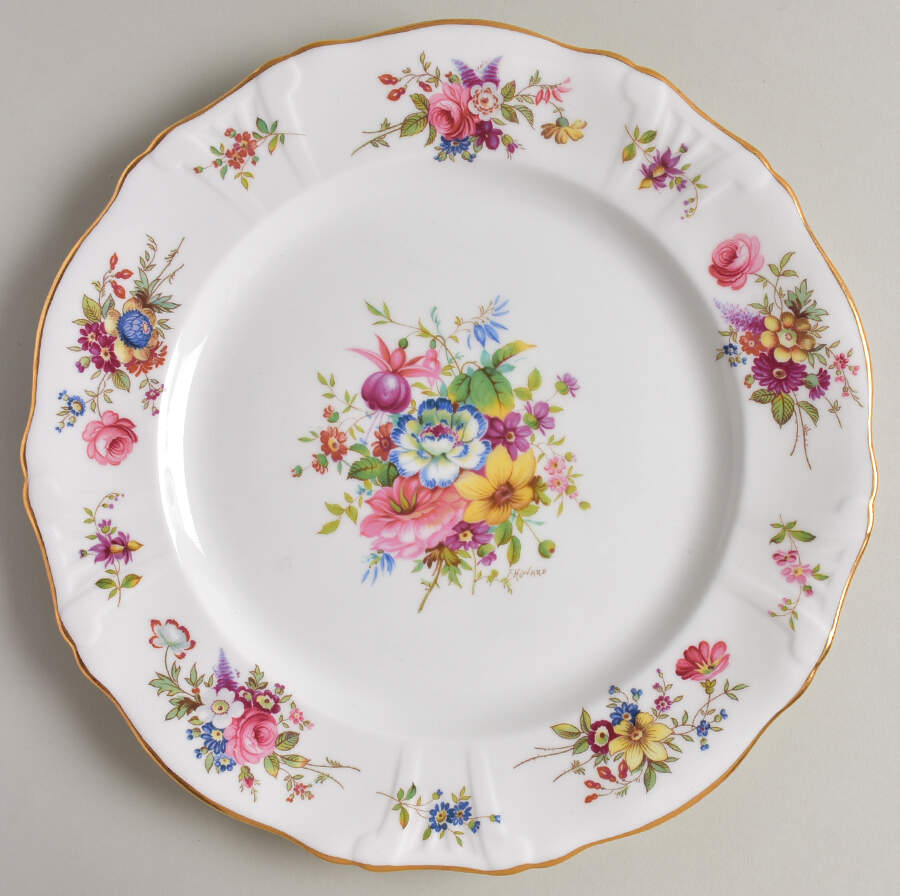 Howard Sprays (Scalloped, Embossed) Dinner Plate by Hammersley