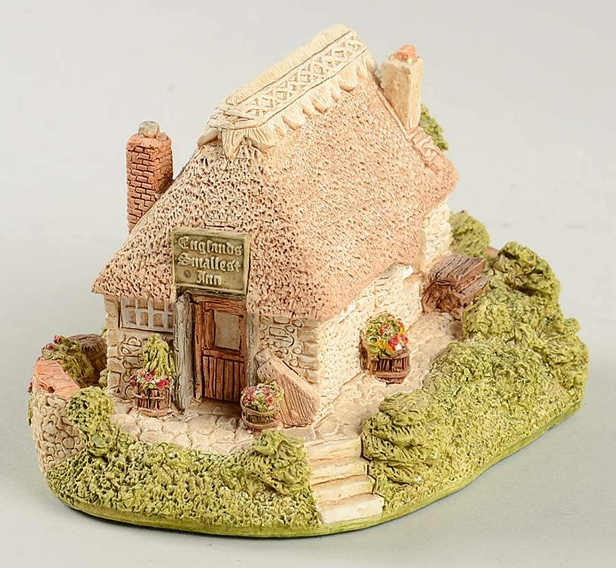 English Cottages Smallest Inn - Boxed by Lilliput Lane