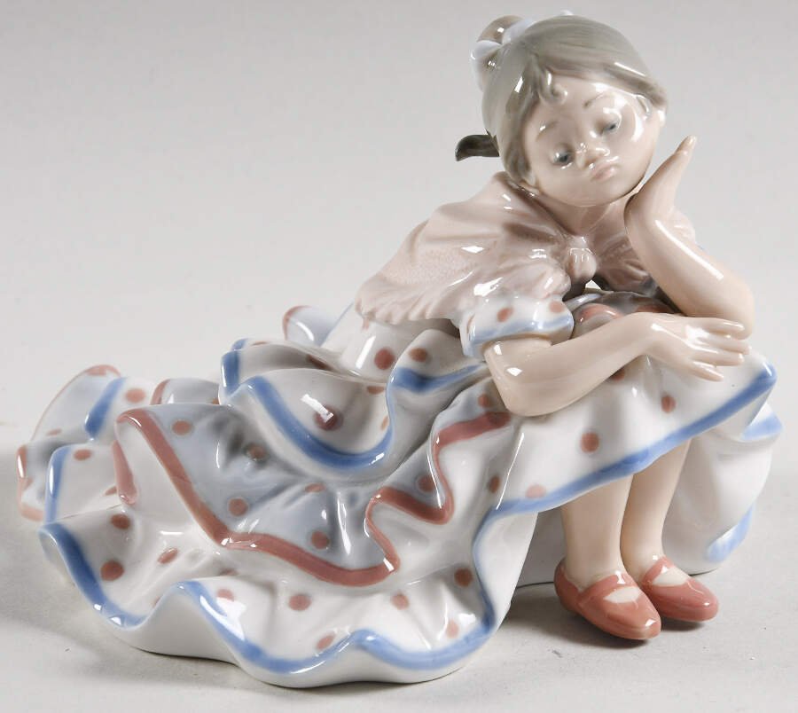 絶版　Lladro びっくりしちゃった Valencian Deep In Thought - No Box by Lladro | Replacements, Ltd.