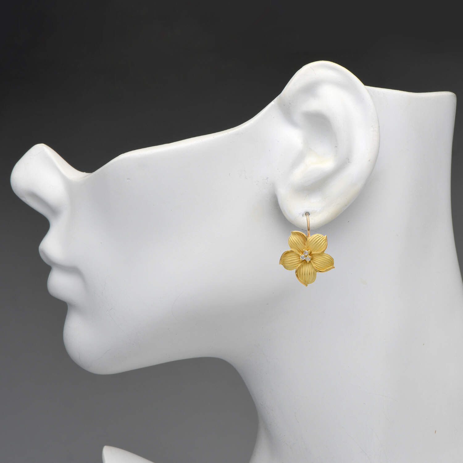 18KY Textured Diamond(0.15) Floral Drop Earrings-3