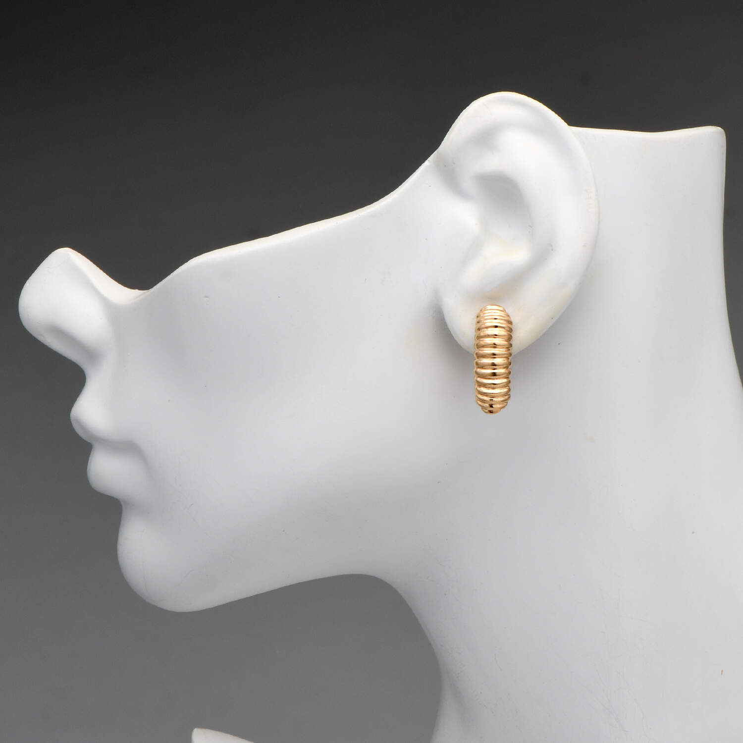 14KY Classic Ribbed Half-Hoop Earrings-3