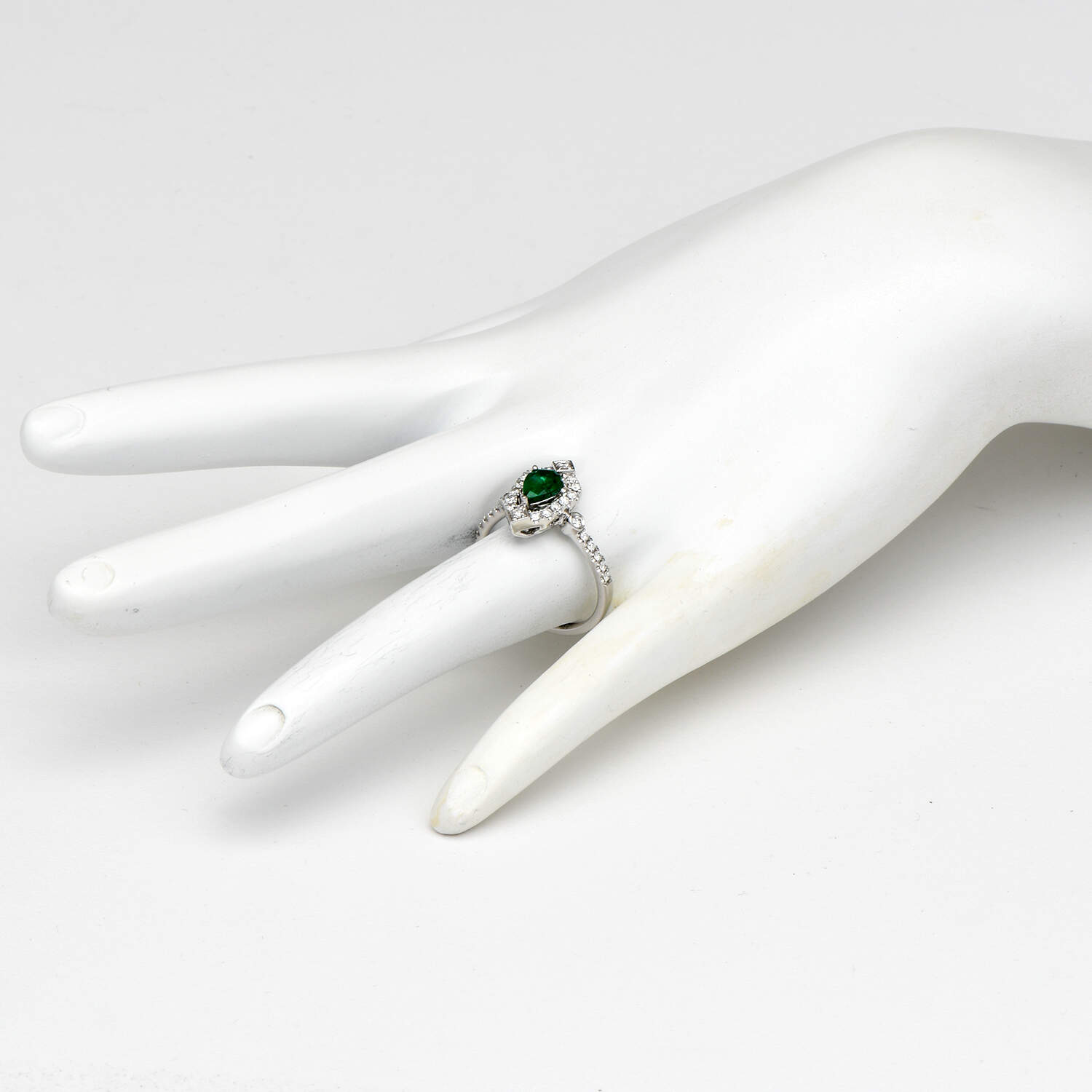 18KW Emerald(0.66) & Diamond(0.32) Halo Ring-5