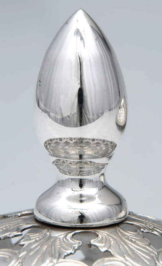 Repousse (Silverplate, Hollowware) Centerpiece with Silverplate Frog by Barbour Silver (USA)-4