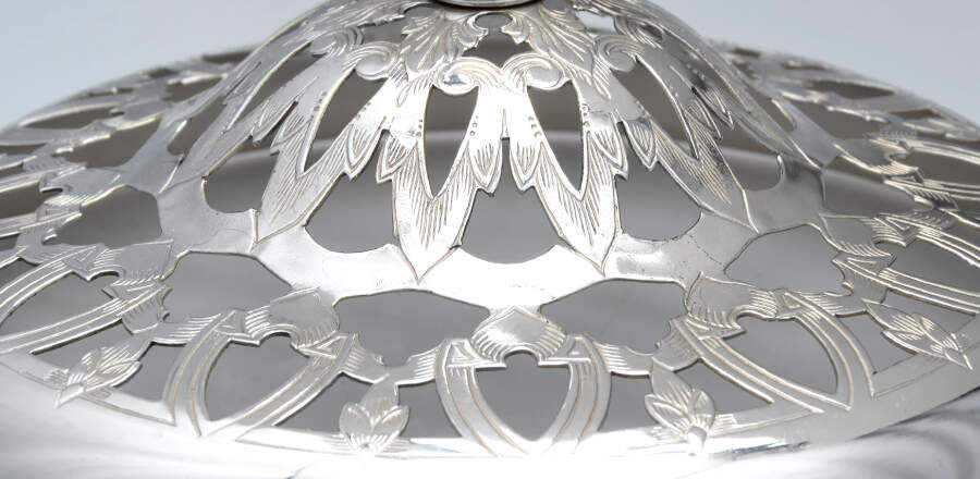 Repousse (Silverplate, Hollowware) Centerpiece with Silverplate Frog by Barbour Silver (USA)-3