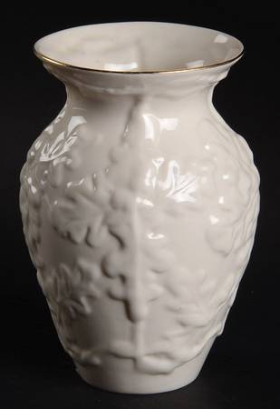 Oak Leaf (Giftware) by Belleek Pottery (Ireland)