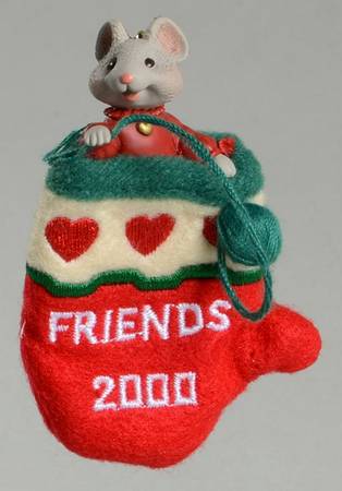 Hallmark 2000 Hallmark Christmas Ornaments Close Knit Friends-Mouse W/Yarn - Boxed
