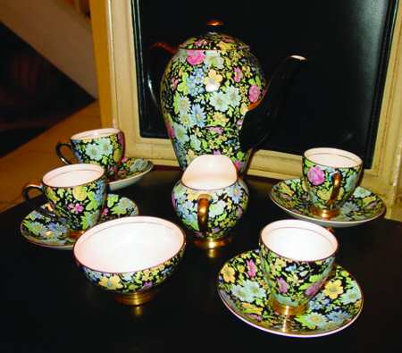 Black Marguerite by Empire Porcelain 