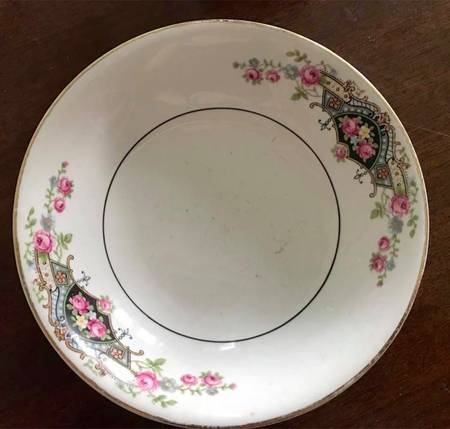 EAL33 by East Liverpool Potteries