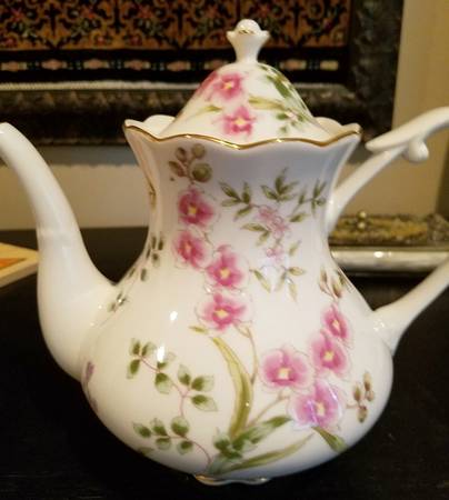 Lily by Grace's Teaware