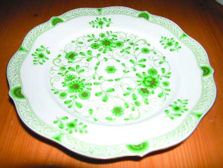 Old Ornament Green by Lindner